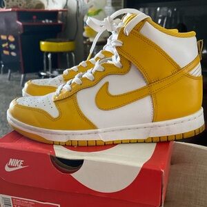 Nike Women's High Top Sneakers White and Yellow